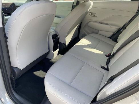 Used 2024 Hyundai Kona SEL AWD/4WD image 35