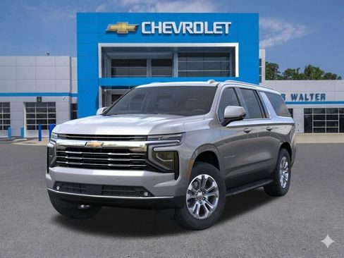 New 2026 Chevrolet Suburban LT image 7
