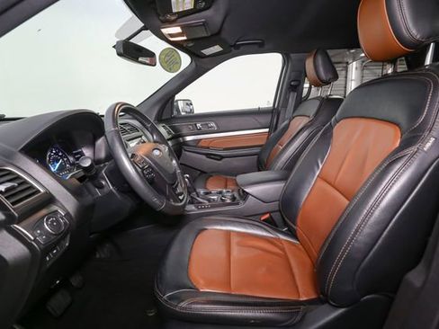 Used 2019 Ford Explorer XLT w/ Equipment Group 202A AWD/4WD image 40
