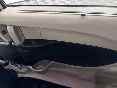 Used 2023 Chrysler Pacifica Touring-L image 27