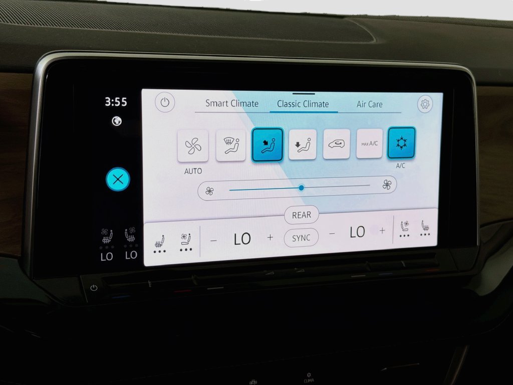 Used 2025 Volkswagen Atlas SE FWD image 18