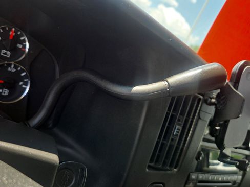 Used 2008 Chevrolet Express 1500 Passenger w/ LT Preferred Equipment Group RWD image 23