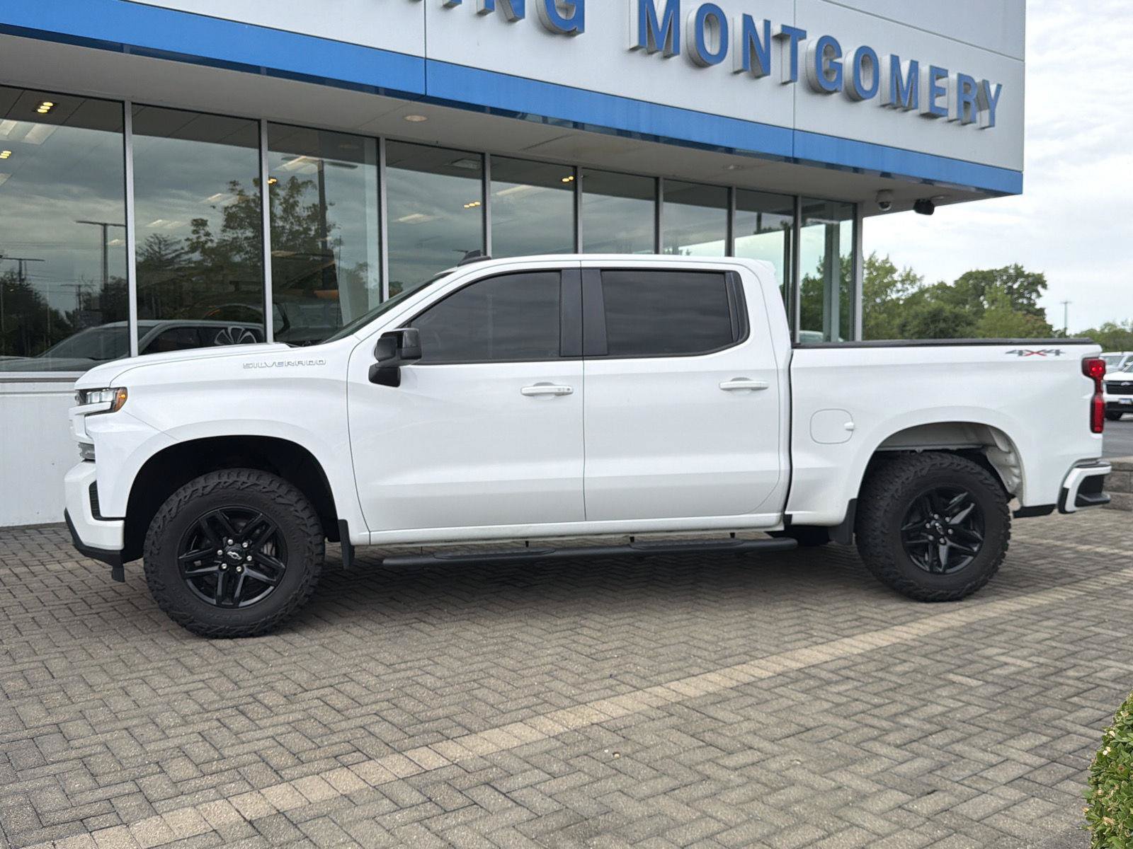 Used 2020 Chevrolet Silverado 1500 RST w/ RST Value Package AWD/4WD image 2