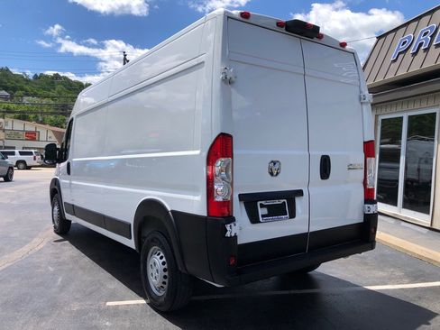 Used 2025 RAM ProMaster 2500 w/ Convenience Group FWD image 4