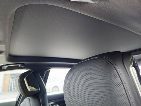 New 2026 BMW 750e xDrive w/ Premium Package image 16