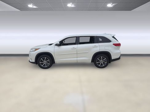 Used 2018 Toyota Highlander XLE image 2