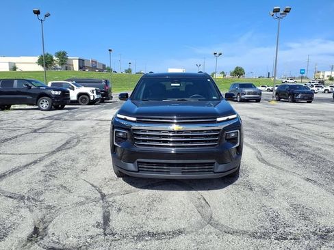Used 2025 Chevrolet Traverse LT AWD/4WD image 2