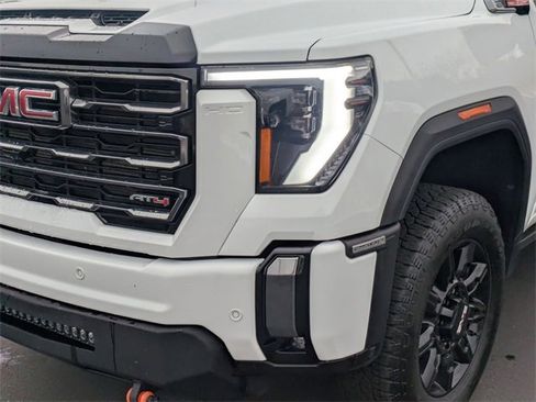 Used 2024 GMC Sierra 2500 AT4 w/ AT4 Premium Plus Package image 9