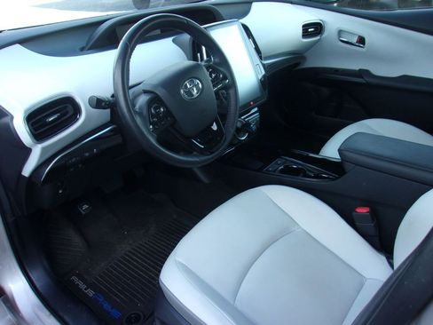 Used 2021 Toyota Prius Prime LE image 8