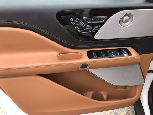 Used 2025 Lincoln Aviator Black Label image 13