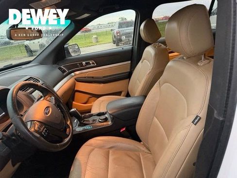 Used 2016 Ford Explorer XLT w/ Equipment Group 202A AWD/4WD image 17