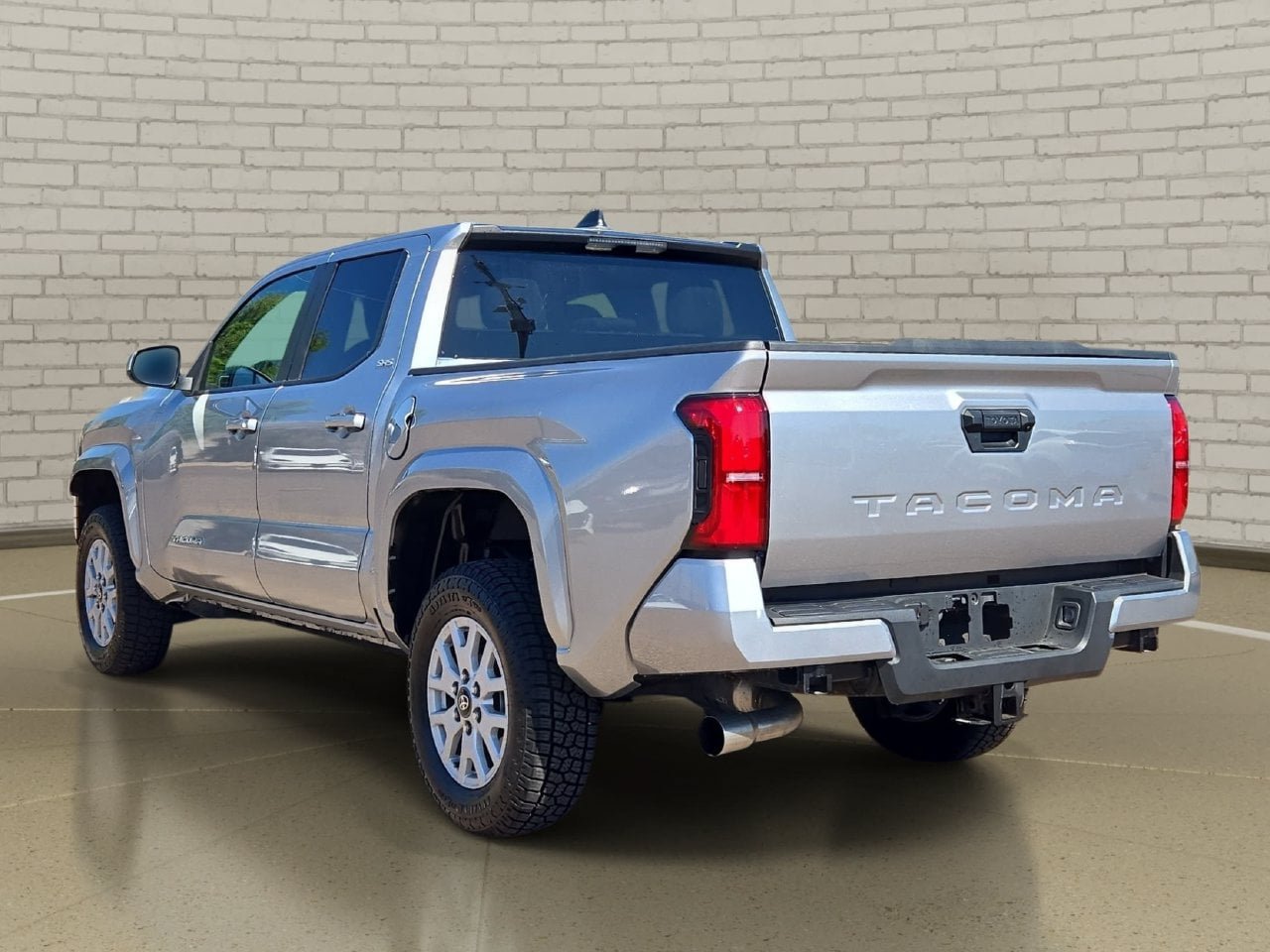 Used 2024 Toyota Tacoma SR5 AWD/4WD image 7
