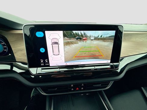 Used 2025 Volkswagen Atlas SE image 13