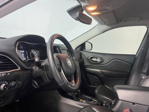 Used 2020 Jeep Cherokee Latitude Plus w/ Comfort/Convenience Group image 20