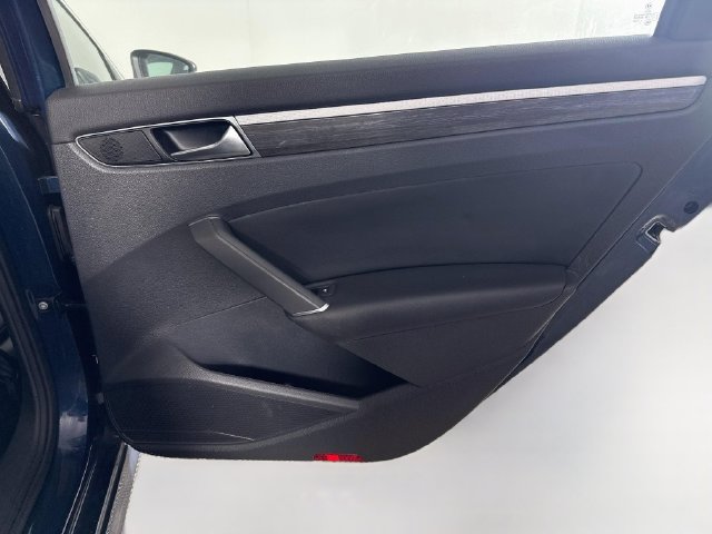 Used 2018 Volkswagen Passat 2.0T SE FWD image 27