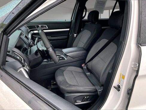 Used 2017 Ford Explorer XLT FWD image 25