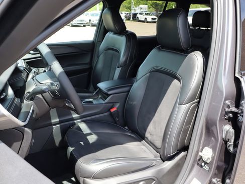 Used 2023 Jeep Grand Cherokee Altitude AWD/4WD image 12