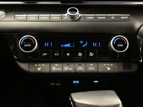 Certified 2025 Hyundai Elantra SEL image 20