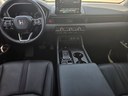 Used 2025 Honda Pilot EX-L image 8