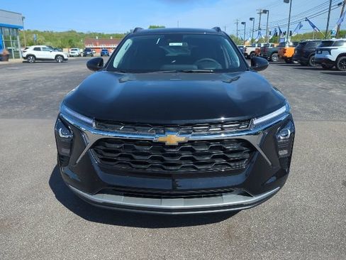 New 2026 Chevrolet Trax LT w/ LT Convenience Package FWD image 3