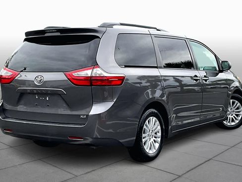 Used 2017 Toyota Sienna XLE image 12