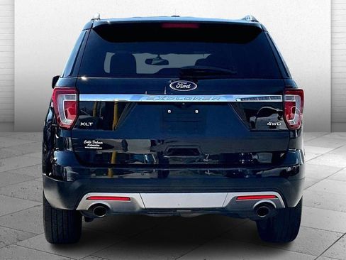 Used 2017 Ford Explorer XLT w/ Equipment Group 202A image 3