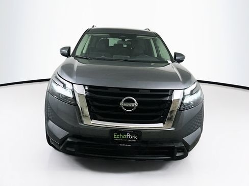 Used 2025 Nissan Pathfinder SV image 2