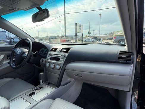 Used 2010 Toyota Camry SE image 18