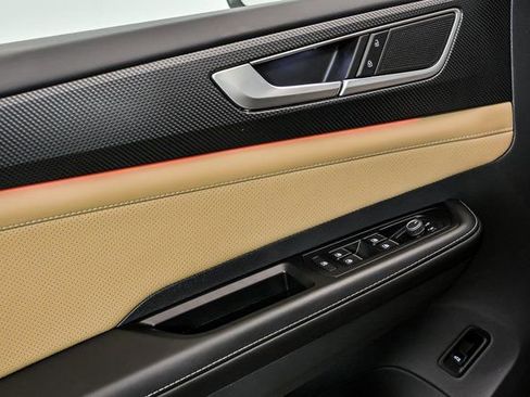 Certified 2025 Volkswagen Atlas Cross Sport SEL R-Line image 9