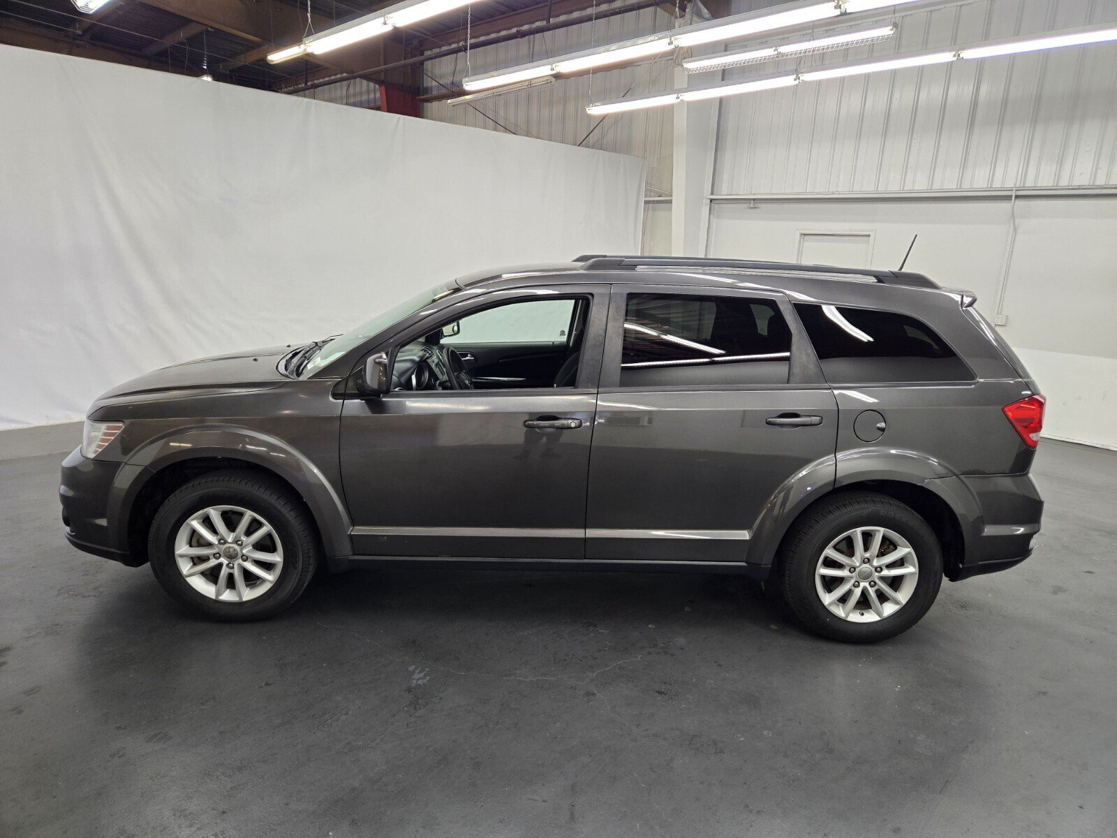 Used 2017 Dodge Journey SXT w/ Comfort/Convenience Group AWD/4WD image 2