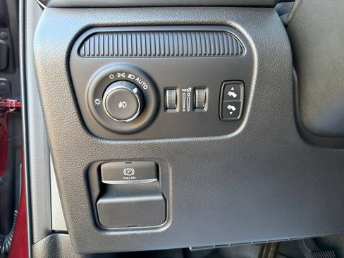 Used 2024 Jeep Wagoneer Series II AWD/4WD image 22