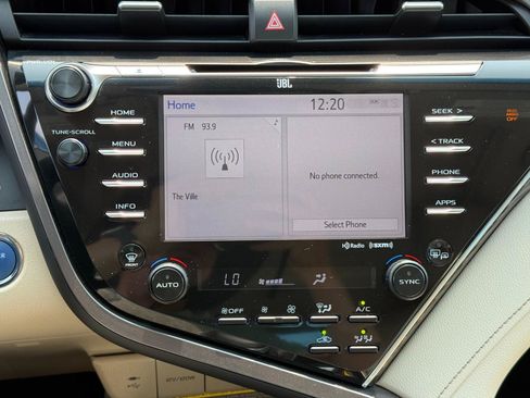 Used 2018 Toyota Camry XLE w/ Audio Package FWD image 16