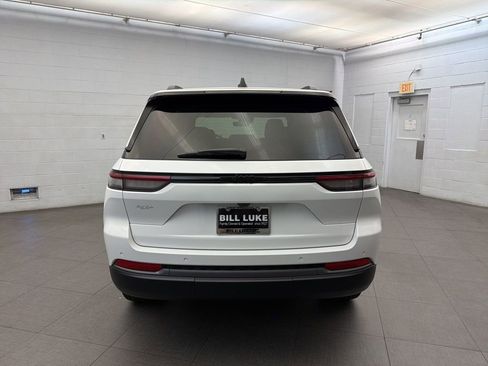 New 2026 Jeep Grand Cherokee Altitude image 4