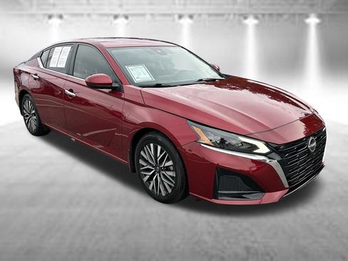 Certified 2023 Nissan Altima 2.5 SV FWD image 3