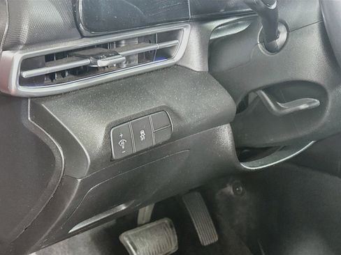 Used 2025 Hyundai Elantra Limited FWD image 17