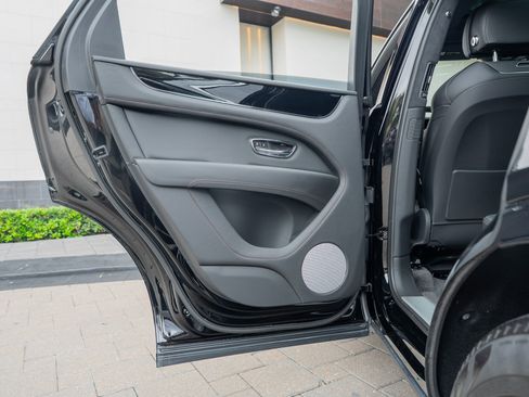 Certified 2024 Bentley Bentayga Plug-In Hybrid AWD/4WD image 10