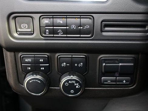 Used 2021 Chevrolet Tahoe Z71 w/ Z71 Signature Package image 16