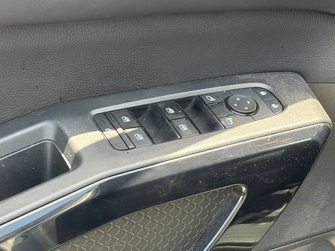 Used 2025 Nissan Pathfinder SV FWD image 7