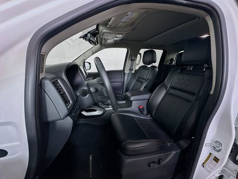 Used 2024 Nissan Frontier SL image 13