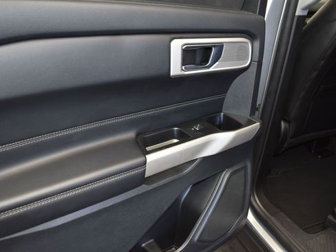 Used 2022 Ford Explorer Limited image 17