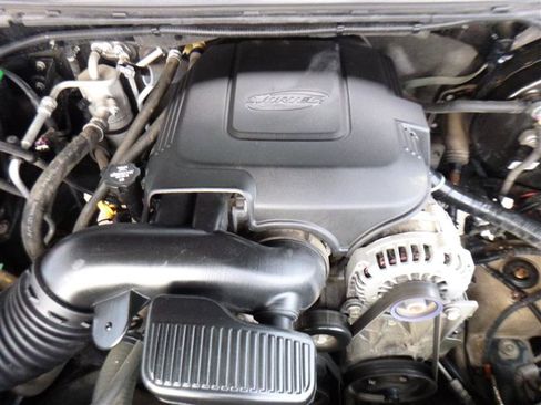 Used 2012 Chevrolet Suburban LT image 24