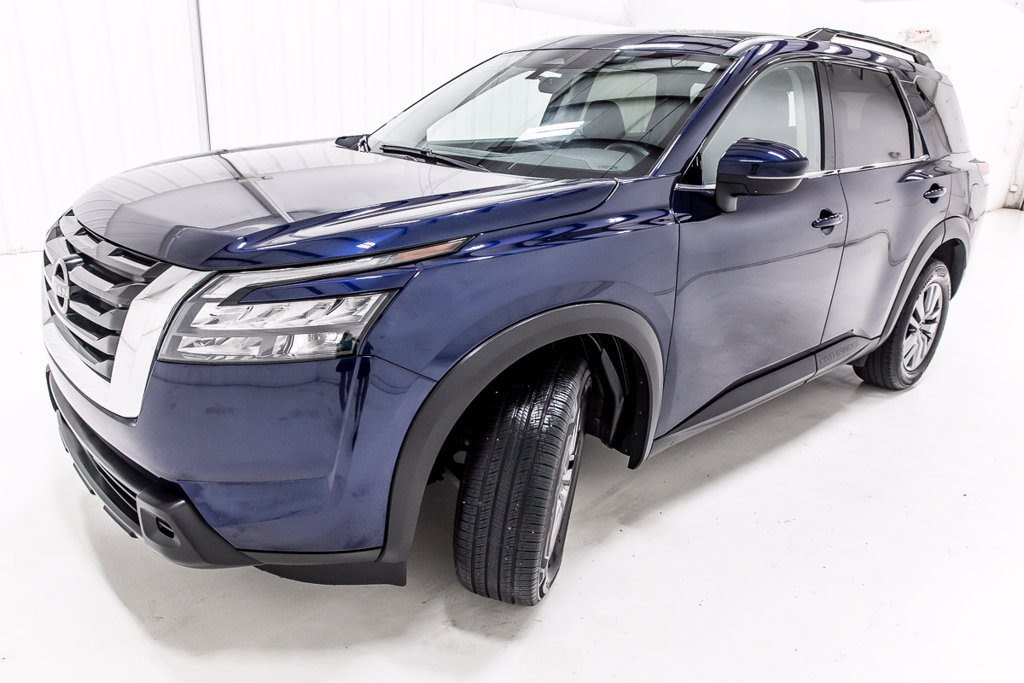 Used 2025 Nissan Pathfinder SV AWD/4WD image 2