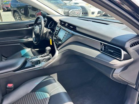 Used 2019 Toyota Camry SE FWD image 8