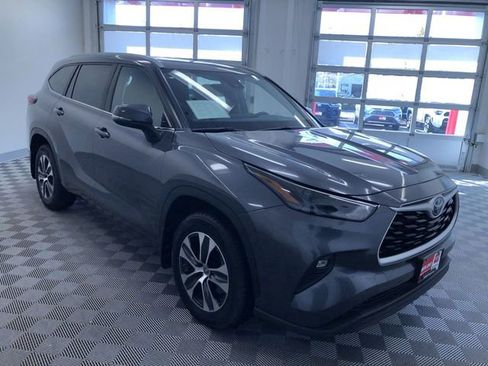 Certified 2024 Toyota Highlander XLE image 39