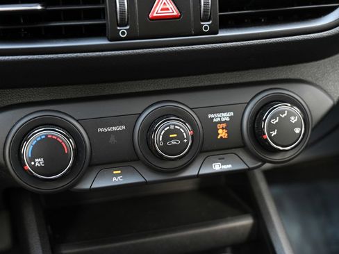 Used 2022 Kia Forte LXS w/ LXS Technology Package image 23