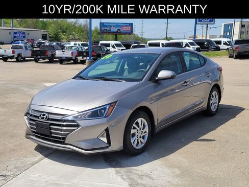 Used 2020 Hyundai Elantra SE w/ Winter Weather Package FWD image 2