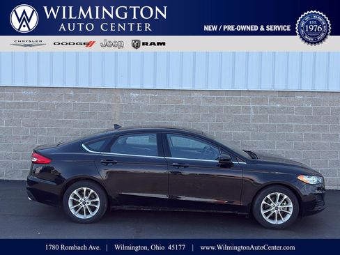 Used 2019 Ford Fusion SE FWD image 1