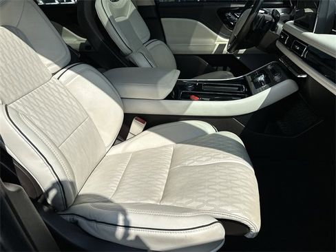 Used 2020 Lincoln Aviator Black Label w/ Dynamic Handling Package image 12