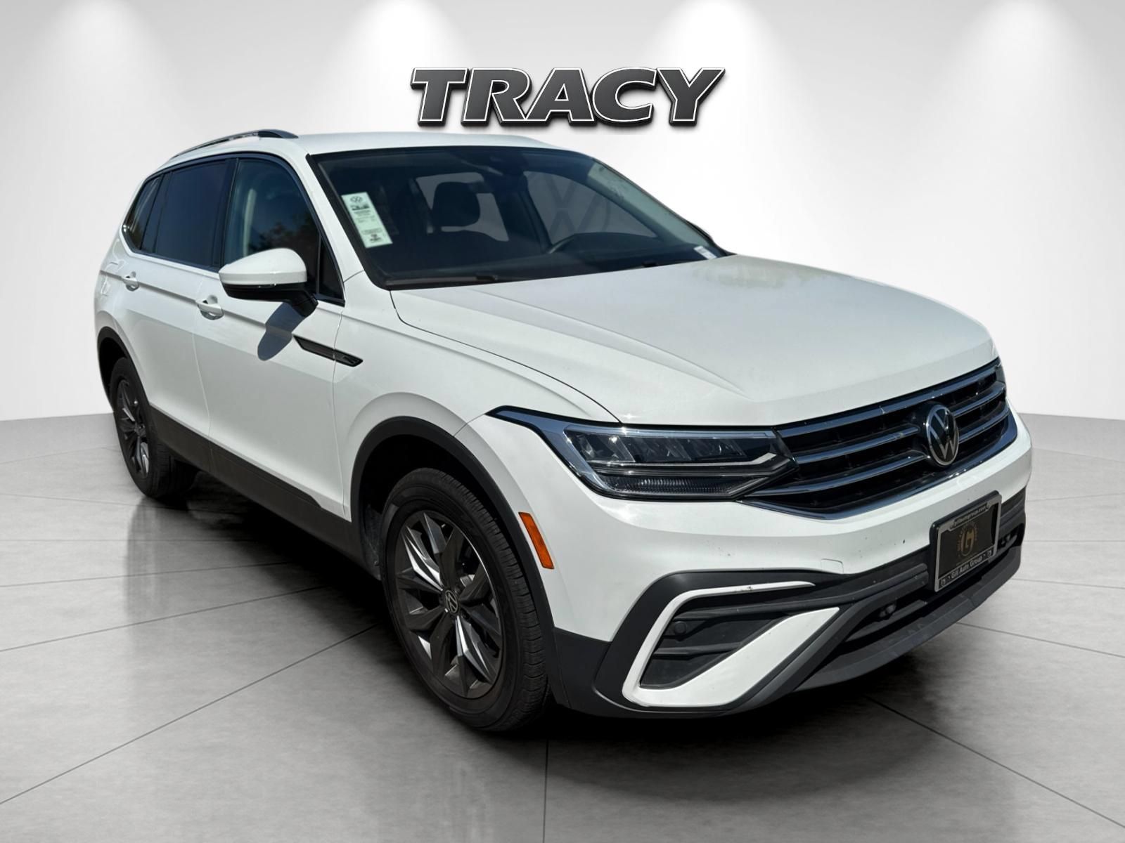 Used 2024 Volkswagen Tiguan SE AWD/4WD image 2