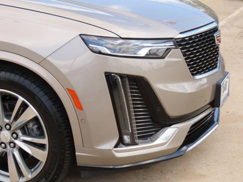 Used 2022 Cadillac XT6 Premium Luxury w/ Technology Package image 5